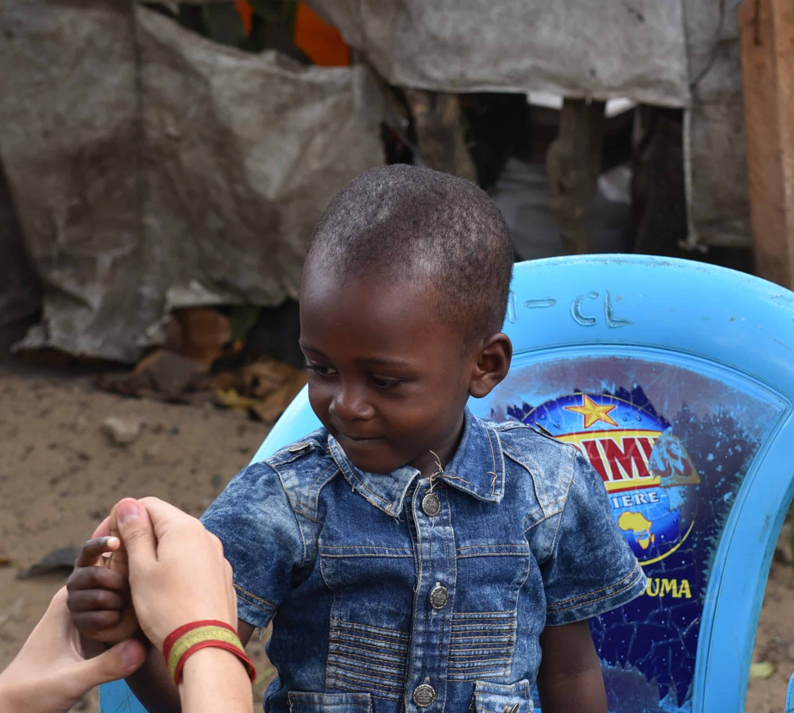 Beni en visite dans son village du Congo