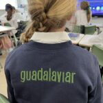 A finales del pasado mes de octubre viajamos a Valencia y Barcelona para impartir decenas de sesiones de sensibilización sobre los proyectos solidarios que desarrolla nuestra fundación en la República Democrática del Congo, a través del hospital materno infantil Monkole y sus antenas (centros de salud). Concretamente estuvimos con estudiantes de los colegios Guadalaviar (Valencia) y La Farga (Barcelona). Este último, fundado en 1969, cuenta con nada menos que 1.500 alumnos.