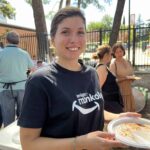 La comida consistió en varias paellas solidarias preparadas con mucho cariño por diferentes familias y fueron todo un éxito. Dentro de un tiempo repetiremos el plan para los que no habéis podido venir. Muchas gracias a todos.