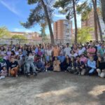 La comida consistió en varias paellas solidarias preparadas con mucho cariño por diferentes familias y fueron todo un éxito. Dentro de un tiempo repetiremos el plan para los que no habéis podido venir. Muchas gracias a todos.