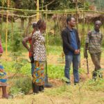 Igor Mbayo, gestor de proyectos en la fundación CECFOR, explica en el video que adjuntamos que este proyecto es vital para estas mujeres porque “están muy estigmatizadas y para ellas supone poder ser autónomas gracias a los ingresos que obtienen, ya que se les puede dar esperanza para poder vivir una vida normal”. Y comenta que “las mujeres tienen ya su huerto en sus casas y han generado muchos ingresos y han podido pagar el coste de la nutrición de sus hijos, los medicamentos, etc”.