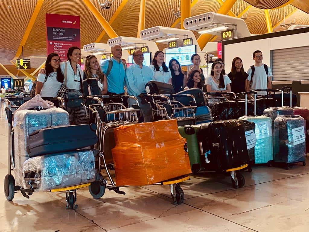 Tras dos semanas muy intensas, ya han regresado a España el Dr. Luis Chiva (Clínica Universidad de Navarra) con un grupo de voluntarios (médicos, enfermeras, etc). Nos cuentan que “volvemos agotados, pero con la sensación de haber sido útiles a las mujeres congoleñas”.