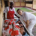 Gracias a la Clínica Universidad de Navarra, la Escuela de Enfermería del Hospital Monkole (ISSI) y la Fundación Amigos de Monkole nace un proyecto de formación de matronas congoleñas. Inicialmente han viajado ya a Kinshasa (R.D. del Congo) dos grupos de matronas procedentes de España para impulsar este proyecto.