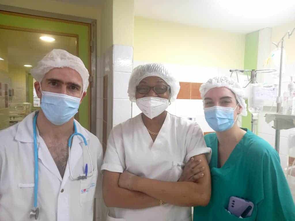 Recientemente, la Fundación Amigos de Monkole ha recibido ayudas de la Fundación Ordesa (40.000 euros) e Ibercaja (2.000 euros) para el proyecto de Neonatología de Monkole. ¿Cómo valoras este apoyo para impulsar este ambicioso proyecto? Es algo muy de agradecer. Creo que es un signo de empresa o institución saludable aquella que colabora con los más necesitados. Muchas veces, cuando se da ayuda económica surgen las dudas de si se va a emplear ese dinero correctamente. En este caso he sido testigo de que las ayudas llegan, y son muy necesarias. El dinero no es la solución de todo, pero es necesario un mínimo para poder arrancar en algunos aspectos. Creo que cada uno debemos colaborar en lo que está en nuestra mano, en nuestro área de influencia. La Fundación Ordesa y la Fundación Ibercaja han destinado dinero, que es algo que pueden hacer, y entregarlo a la fundación amigos de Monkole es garantía de su correcta utilización.