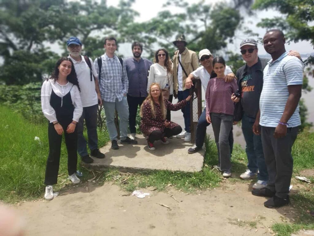 Además, este viaje solidario contaba con un importante reto: conseguir 5.000 eurospara poder operar de raquitismo a 10 niños en el Hospital Monkole, y entre todos los hemos conseguido!!! Muchas gracias. Podéis seguir apoyando esta causa en: https://www.migranodearena.org/reto/conseguir-operar-de-raquitismo-a-10-ninos-en-kinshasa