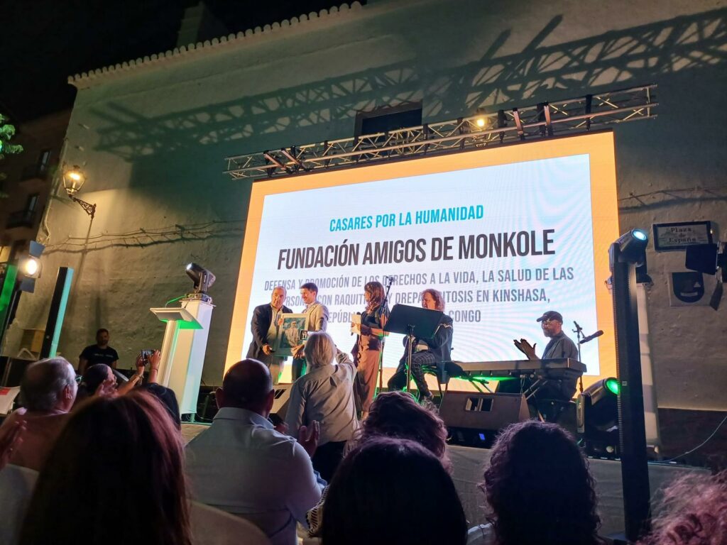 En el apartado de Casares por la Humanidad se ha premiado con 12.000€ a Amigos de Monkole por el proyecto “Defensa y promoción de los derechos a la vida, la salud de las personas con raquitismo y drepanocitosis en Kinshasa (RD de Congo)”