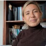 Calvo comenta sobre este nombramiento que “es para mí un honor poder ser madrina de este proyectazo con la Escuela de Enfermería ISSI del Hospital Monkole. Espero poder aportar mi granito de arena para impulsar esta bonita labor de apoyo a la formación de la mujer congoleña y que cada vez sean más las beneficiarias de las becas de la Fundación Amigos de Monkole. Muchas gracias a todos”.