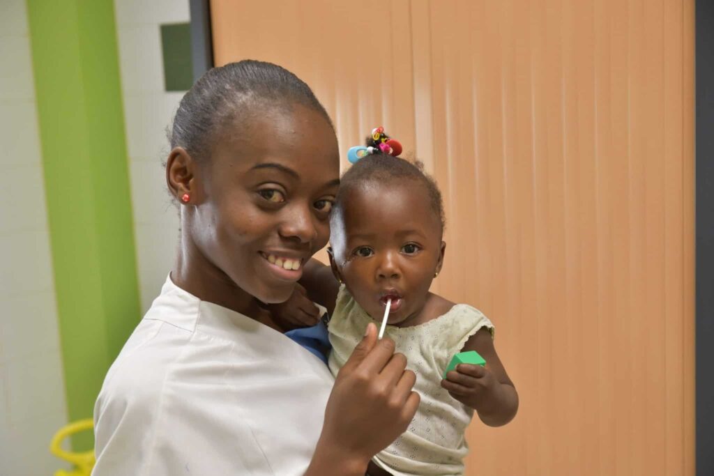 Este proyecto ha tenido un impacto significativo en la atención primaria de salud en Kinshasa, abordando las necesidades de la población local con un enfoque integral en la prevención y el tratamiento de enfermedades crónicas y comunes.