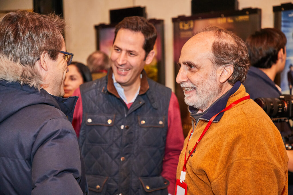 Tras el documental hubo un bonito coloquio con el público en una mesa redonda donde participaron Alvaro Hernandez Blanco, Enrique Barrio, Nicole Ndongala y Regina Marin Latonda, moderados magistralmente por Laura Pavía. Han colaborado con la premiere del documental Omnes Magazine, los cines del Palacio de la Prensa de Madrid, Antonio Gamboa (The Art Warriors, Madrid Content School) y la periodista del Canal 24 Horas, Laura Pavía.